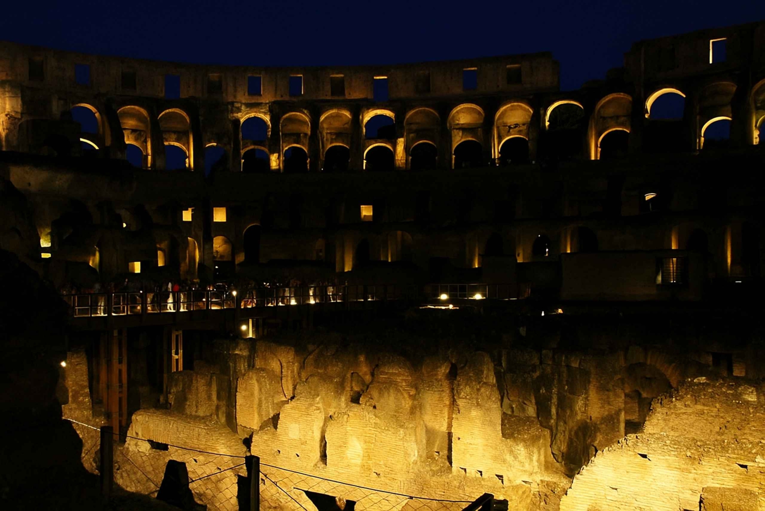 Roma: tour notturno del Colosseo con Arena e Sotterranei