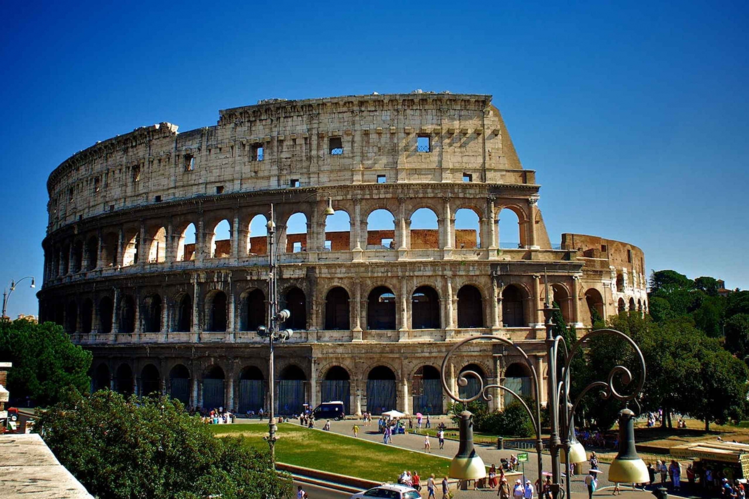 Rome: Colosseum, Roman Forum, and Palatine Hill Tour