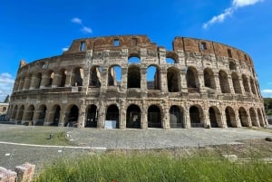 ローマ：コロッセオ見学ツアー（剣闘士闘技場入場付き）