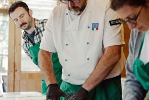 Rooma: Pizzan ja pastan kokkauskurssi viinin kera.