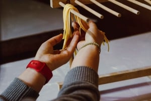 Rooma: Pizzan ja pastan kokkauskurssi viinin kera.