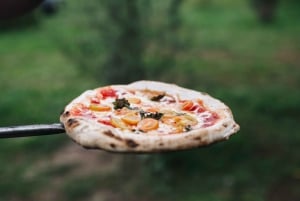 Rooma: Pizzan ja pastan kokkauskurssi viinin kera.