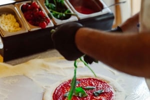 Rooma: Pizzan ja pastan kokkauskurssi viinin kera.