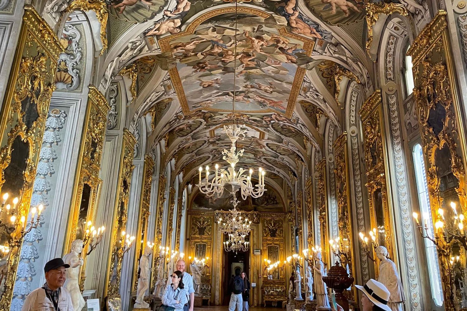 ローマドリア・パンフィルジ・ギャラリー ガイドツアー