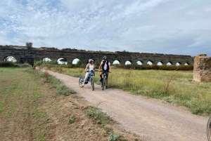 Rome : Circuit de la Voie Appienne en E-bike avec Catacombes, Aqueducs et Nourriture