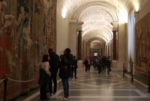 Rome: Early-Morning Small-Group Vatican Museums Tour