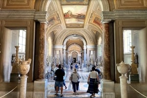 Rome: Express Early Morning Sistine Chapel Small Group Tour