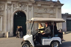 Roma: Paseo nocturno en carrito de golf con aperitivo