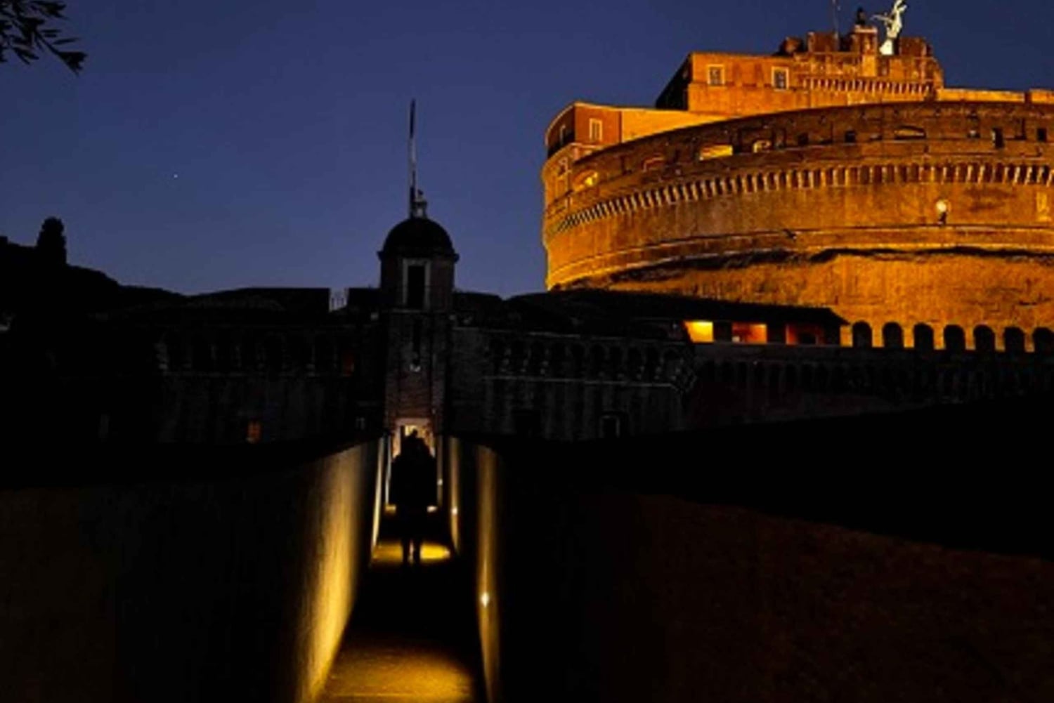 Rome: Evening Tour of Passetto di Borgo and Audio Guide App