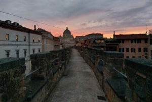 Rome: Evening Tour of Passetto di Borgo and Audio Guide App