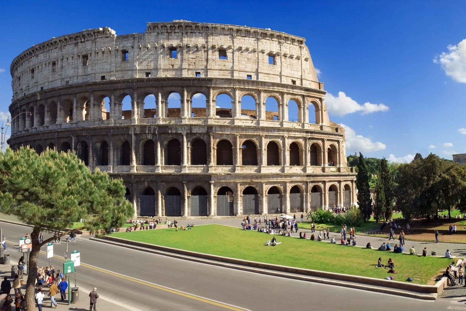 Rome: Exclusive Colosseum Underground and Roman Forum Tour