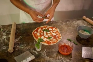 Rome Family Pizza and Tiramisu Class Near Colosseum