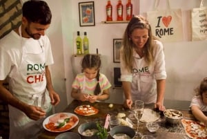 Rome Family Pizza and Tiramisu Class Near Colosseum