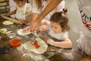 Rome Family Pizza and Tiramisu Class Near Colosseum