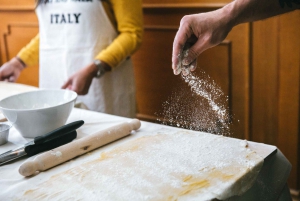 Rome: Enjoy Spritz and Pasta Making in Piazza Navona