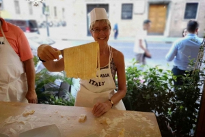 Rome: Enjoy Spritz and Pasta Making in Piazza Navona