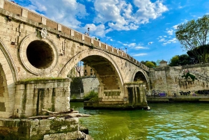 Rome: Food Tasting with Wine Pairing and Tiber River Cruise