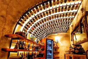 Rooman ruoan maistelu ja viinin parittaminen Trasteveressa -kokemus