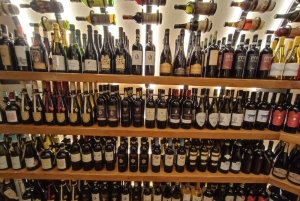 Rooman ruoan maistelu ja viinin parittaminen Trasteveressa -kokemus