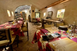 Rooman ruoan maistelu ja viinin parittaminen Trasteveressa -kokemus