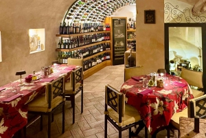 Rooman ruoan maistelu ja viinin parittaminen Trasteveressa -kokemus