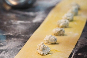 Rom, Italien Klass i färsk pastatillverkning med italiensk kock och vin