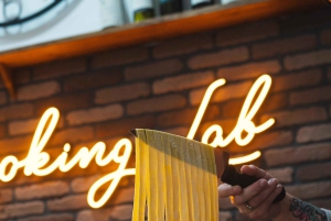 Rom, Italien Klass i färsk pastatillverkning med italiensk kock och vin