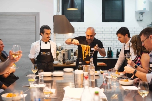 Rom, Italien Klass i färsk pastatillverkning med italiensk kock och vin