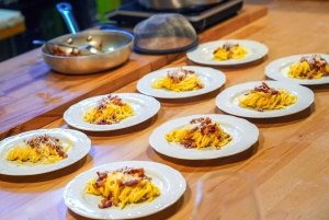 Rom, Italien Klass i färsk pastatillverkning med italiensk kock och vin