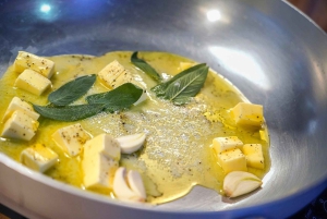 Rom, Italien Klass i färsk pastatillverkning med italiensk kock och vin