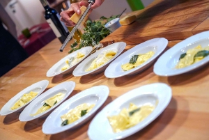 Rom, Italien Klass i färsk pastatillverkning med italiensk kock och vin