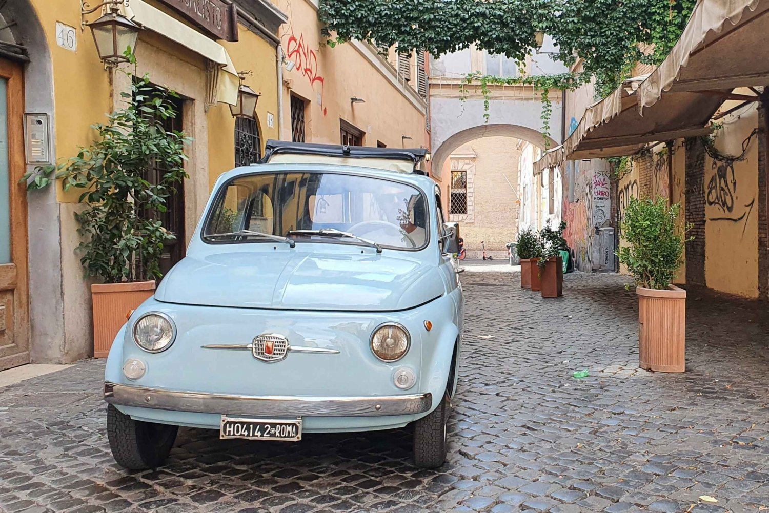 Rome: Full-Day Classic Fiat 500 Rental