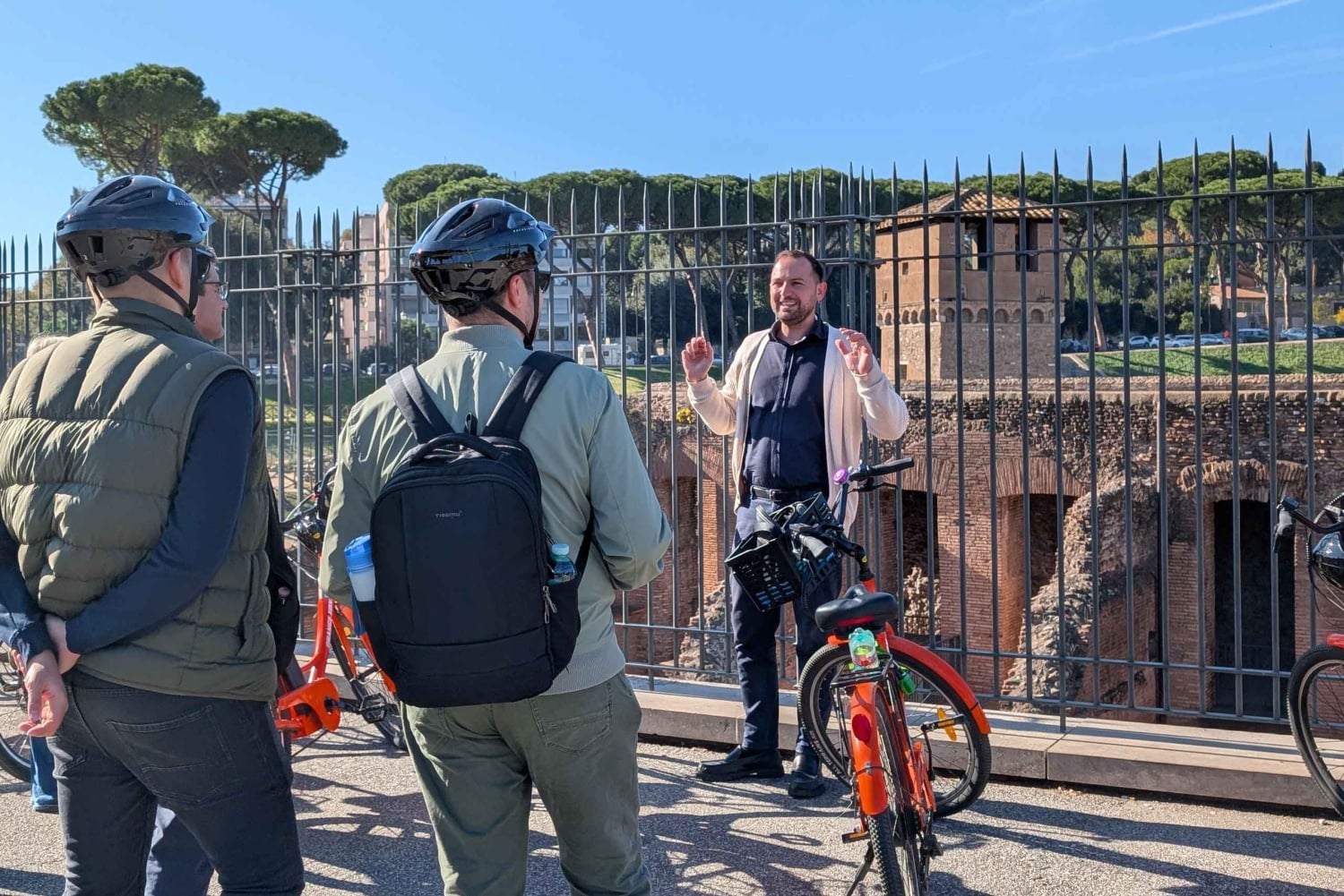 Roma: tour guidato in bici o e-bike con una guida locale