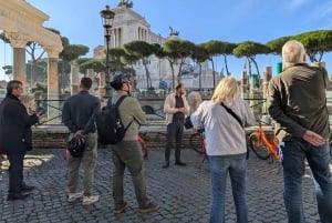 Roma: tour guidato in bici o e-bike con una guida locale