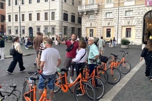 Roma: tour guidato in bici o e-bike con una guida locale