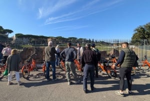 Roma: tour guidato in bici o e-bike con una guida locale