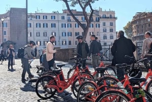 Roma: tour guidato in bici o e-bike con una guida locale