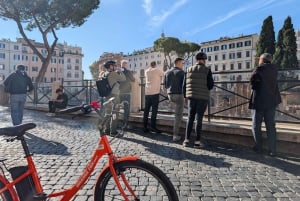 Roma: tour guidato in bici o e-bike con una guida locale