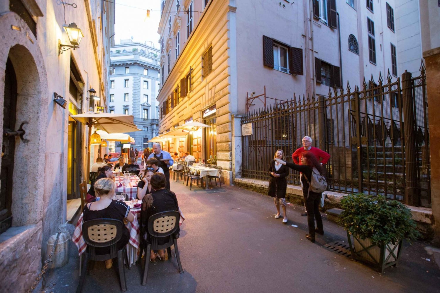 Rome: Guided City Center Evening Sightseeing Walking Tour