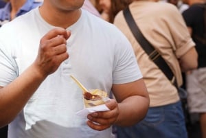 ローマ：ベスパによるガイド付き市内グルメツアーと試食