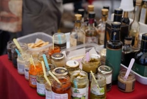 ローマ：ベスパによるガイド付き市内グルメツアーと試食