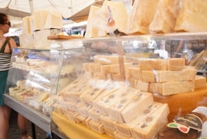 ローマ：ベスパによるガイド付き市内グルメツアーと試食