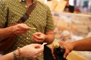 ローマ：ベスパによるガイド付き市内グルメツアーと試食