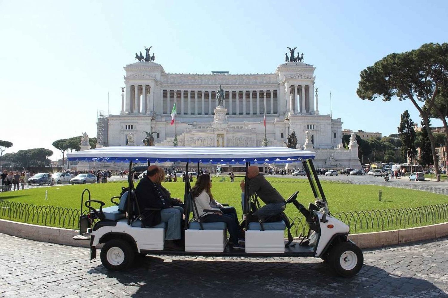 ローマ：ゴルフ カートで巡るプライベート ガイド付き市内ハイライト ツアー