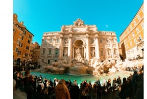 Rome: Guided Tour of its Squares and Fountains for Spanish Speakers