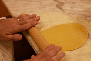 Roma: Clase Práctica de Pasta y Gelato en el Centro de la Ciudad