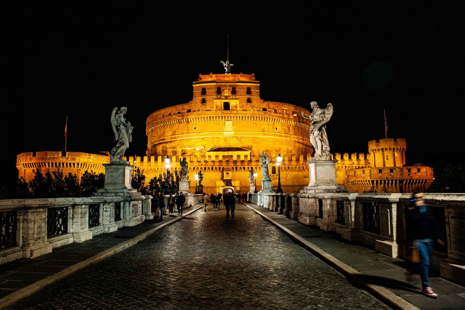 Rome: Guided Haunted Rome Ghost Tour with Dowsing Rods