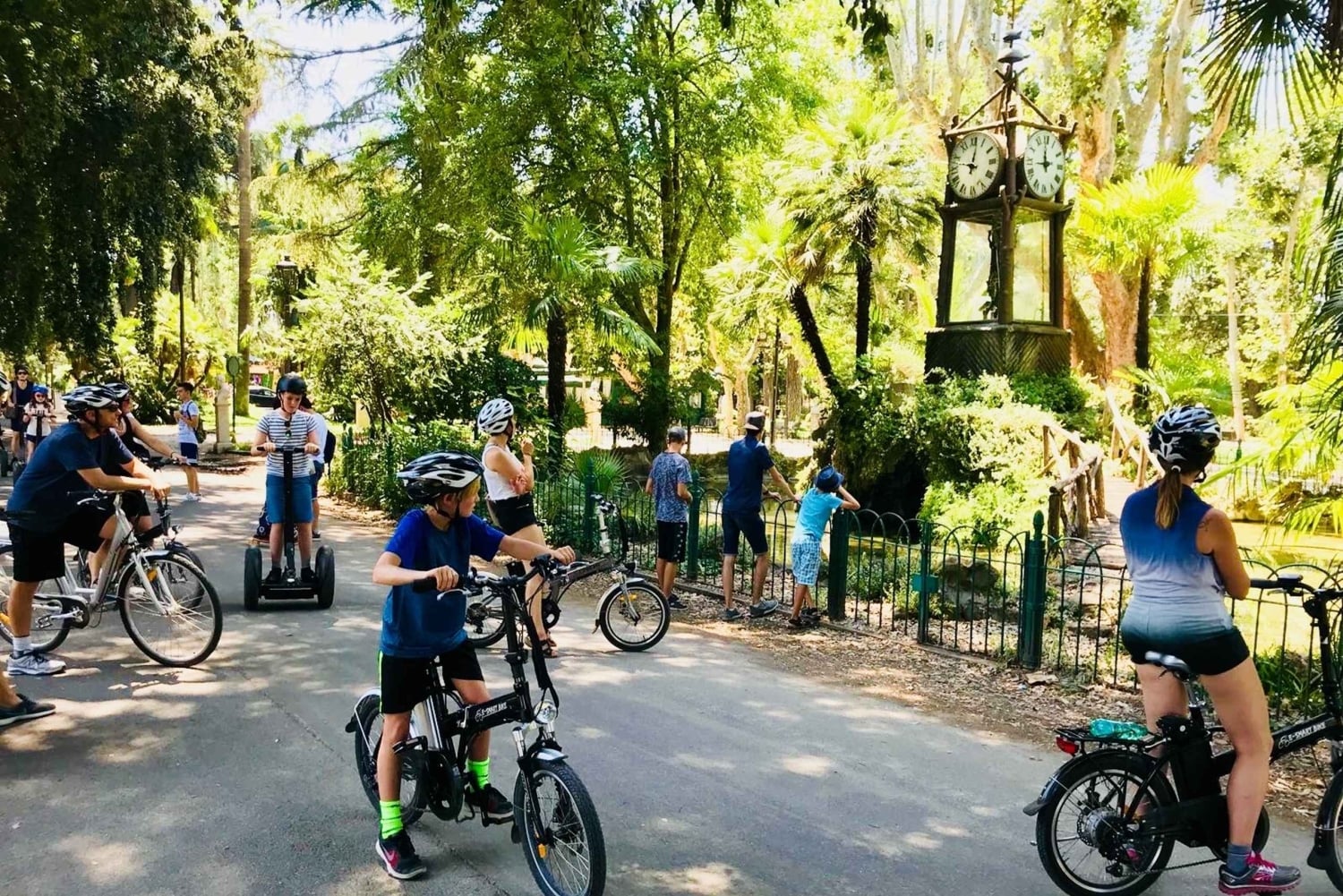 Roma: experiencia en bici eléctrica por la Roma oculta con comida callejera