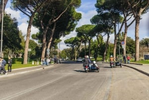Roma: Tour in Vespa Sidecar con Caffè e Gelato