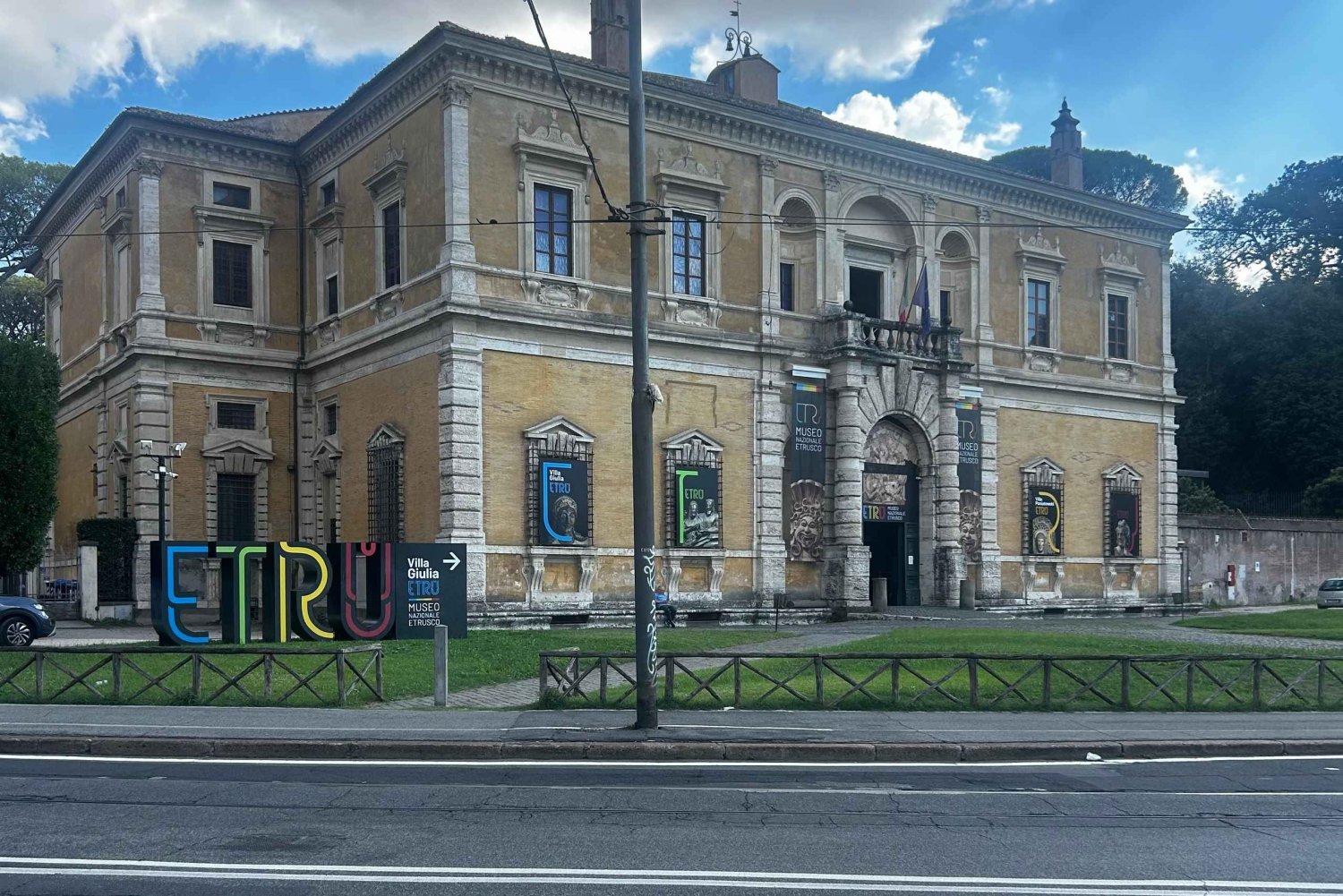 Rome: historic center tour with evening musical aperitif